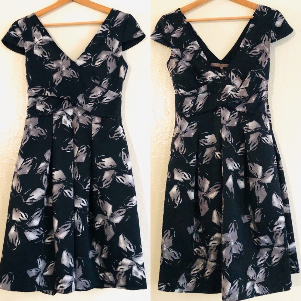 Halston Heritage Surplice Cocktail Dress floral print in black and Gray
